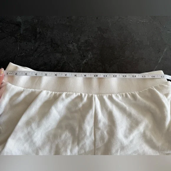 ALO Yoga Cream Shorts Soft Cotton Comfort - Picture 5 of 5